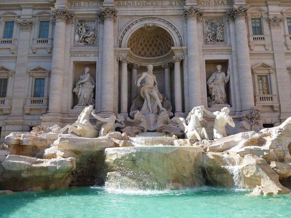 Rzym Fontana Di Trevi co warto zwiedzić w Rzymie