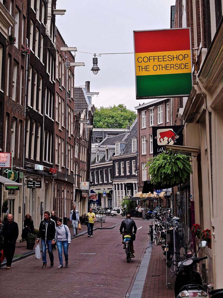 Amsterdam Holandia używki i coffeeshopy blog podróżniczy
