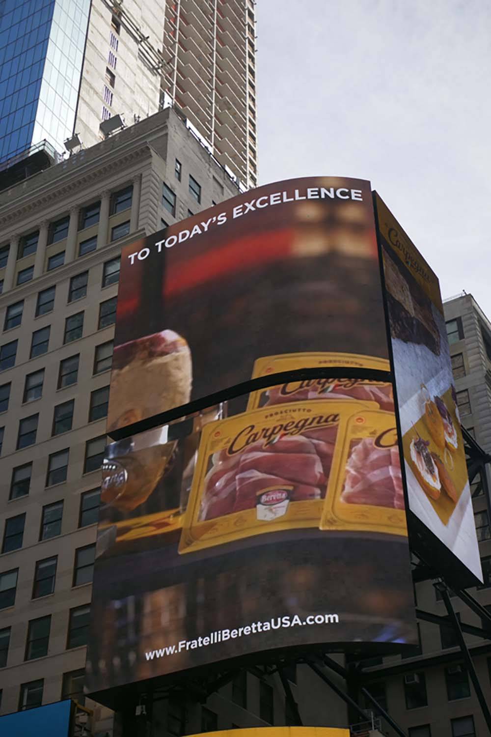 Times Square miejsce które w Nowym Jorku trzeba zobaczyć.