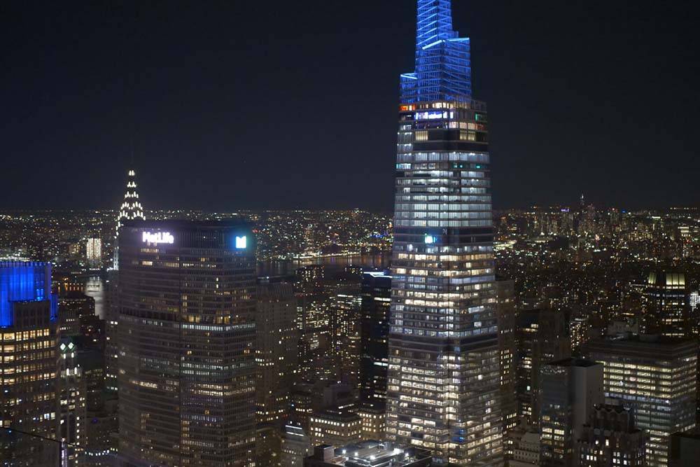 Widok w nocy z góry na Nowy Jork, z wieżowca Top of the Rock