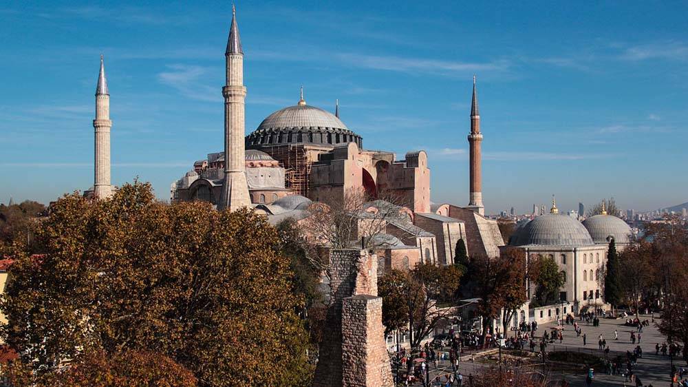 Stambuł, Turcja, to ogromne miasto jest odwiedzane przez miliony turystów każdego roku i znajduje się na 3 miejscu najchętniej odwiedzanych miast na naszym koneynencie
