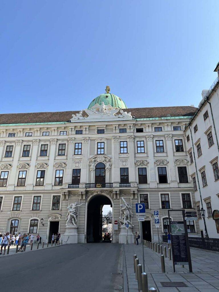 Co warto zobaczyć w Wiedniu czyli Hofburg