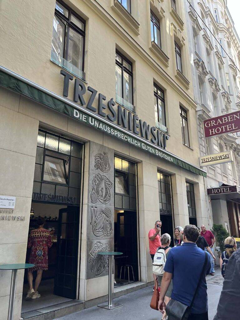 Trześniewski to polska marka znana dobrze mieszkańcom Wiednia. Zjesz tam pyszne kanapki