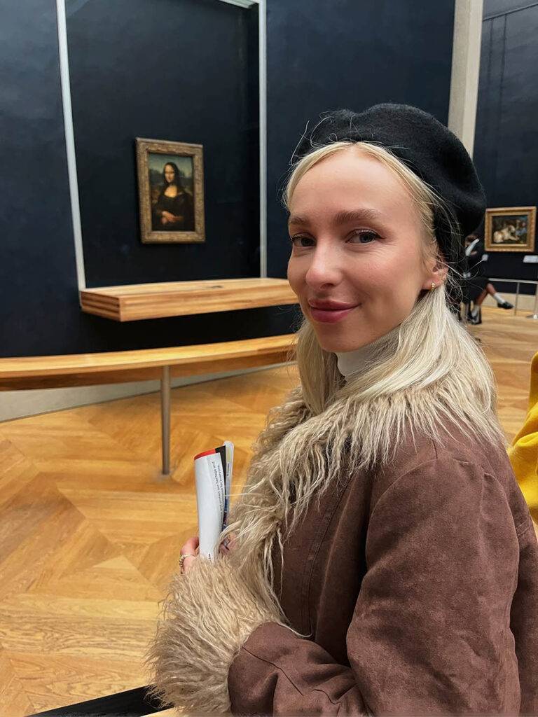 Co robić w Paryżu? Odwiedzić Luwr i zobaczyć obraz Mona Lisa
 