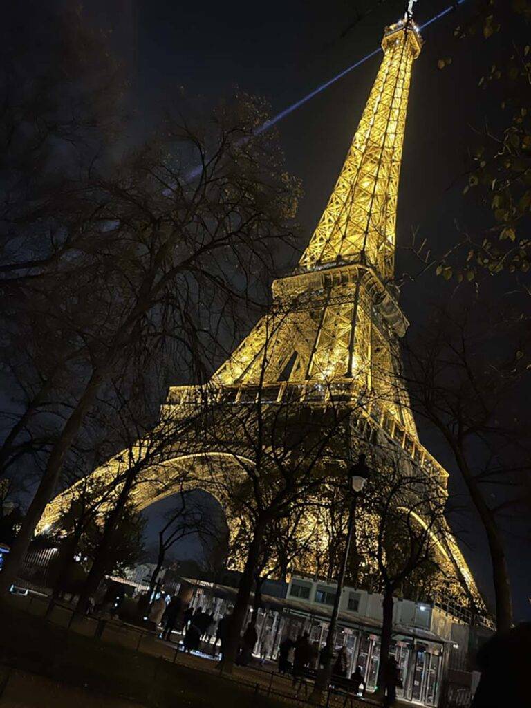 Wieża Eiffla Paryż atrakcje miasta i co warto zobaczyć w mieście zakochanych?