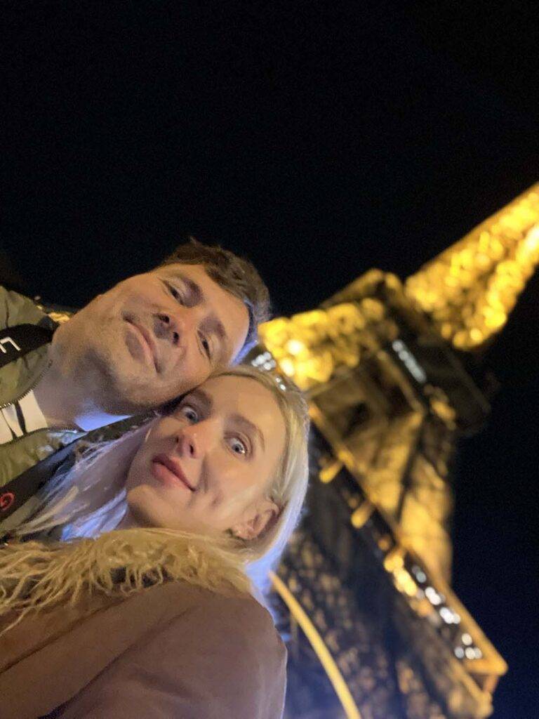 Paryż co robić? Zobacz wieżę Eiffla w nocy!