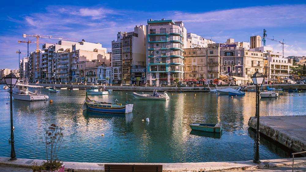 Malta najbardziej imprezowa miejscowość St. Julian's, kluby, bary, imprezy