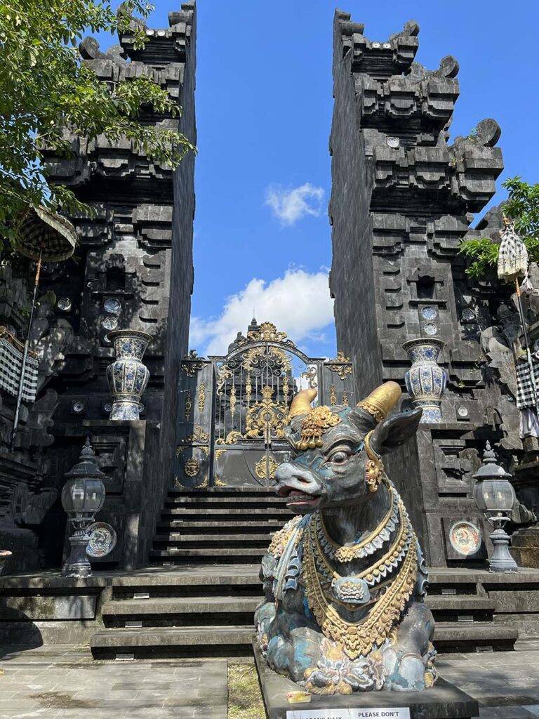 Świątynia na Bali praktyczne informacje o wyspie