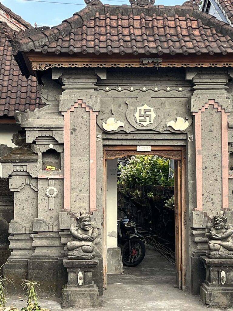 Symbol swastyki świątynie Bali