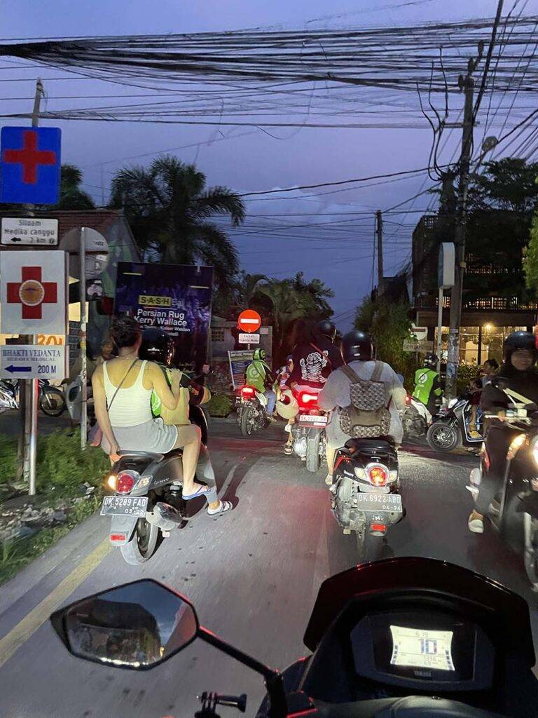 Ulice Bali i jazda skuterem blog podróżniczy