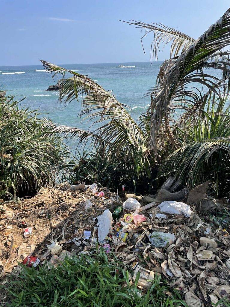 Śmieci na wyspie Bali Podróże na własną rękę
