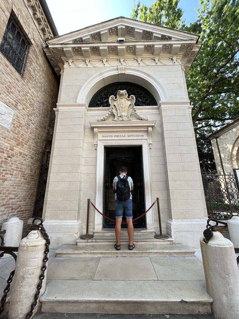 Grobowiec Dantego w Ravennie na blogu podróżniczym