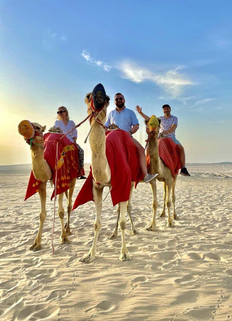 Przejażdżka wielbłądami Doha Katar blog podróżniczy