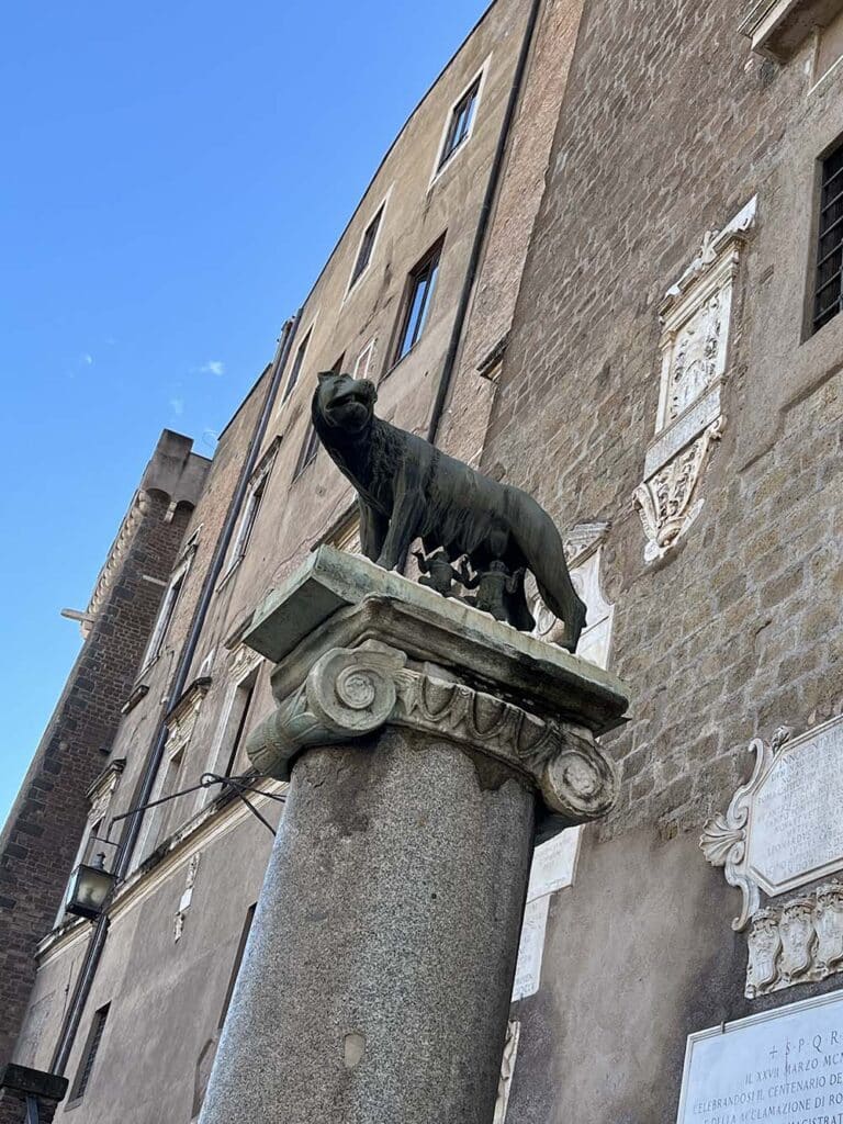 Posąg wilczycy powstanie Rzymu