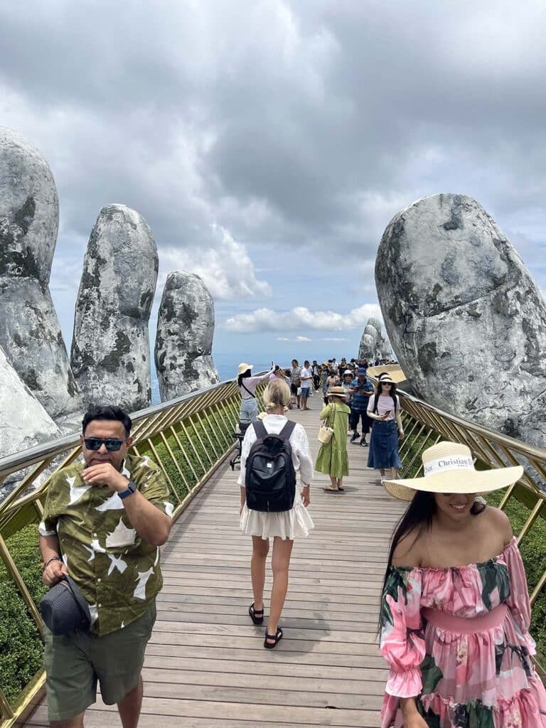 Golden Bridge Wietnam miejsca które trzeba zobaczyć w Wietnamie