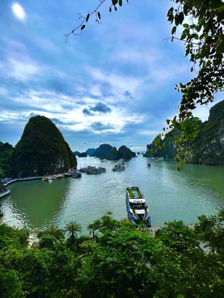 Wietnam dlaczego warto atrakcje kraju, zatoka Ha Long Bay