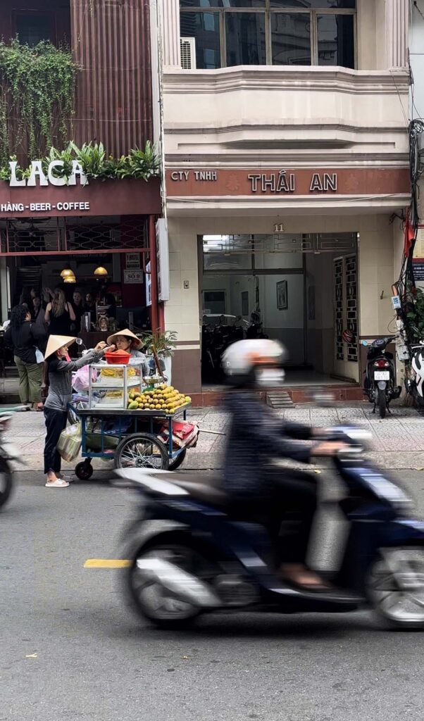 ruchliwa ulica w Sajgonie podróż do Wietnamu