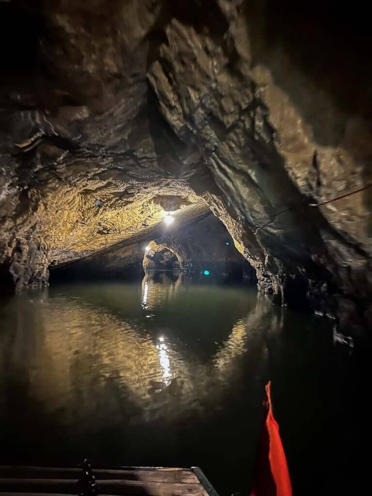 Jaskinie w Ninh Binh zwiedzamy Wietnam