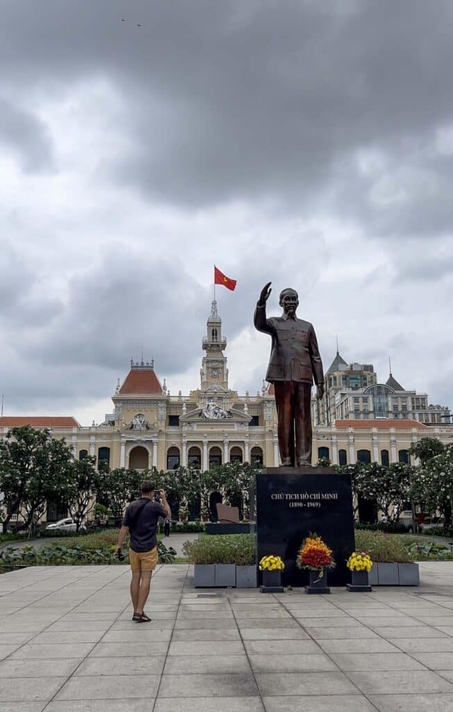 Pomnik Ho Chi Minha zwiedzamy Wietnam