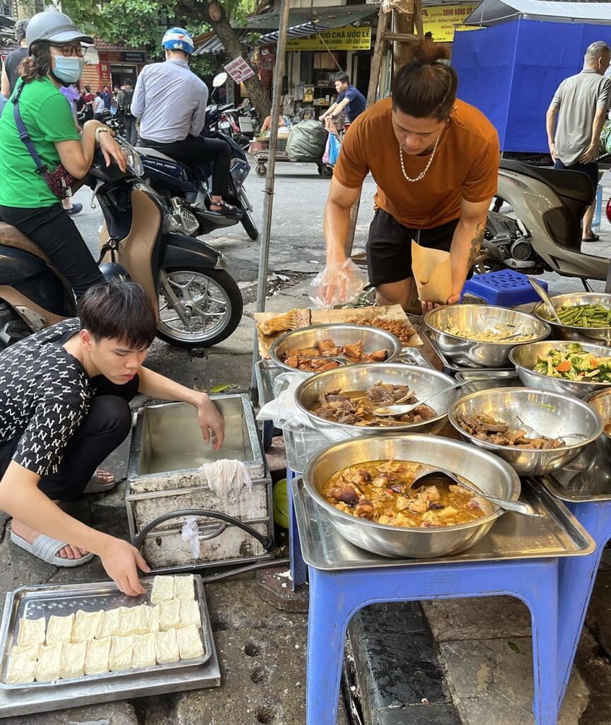 Uliczne jedzenie w Wietnamie