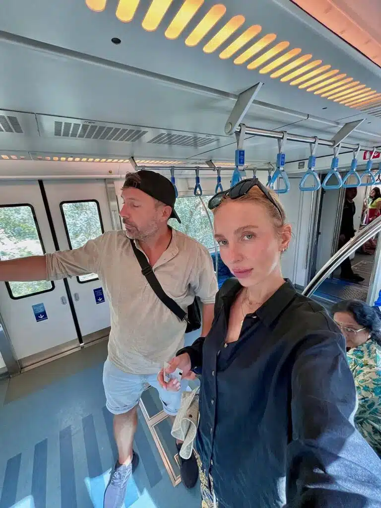 Dojazd tramwajem na palmę w Dubaju