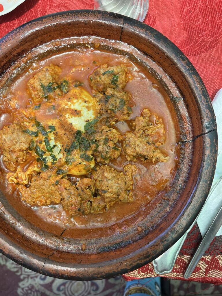 marokanskie jedzenie Maroko, Marrakesz co zobaczyć? 10 atrakcji, czy warto zwiedzić je wszystkie? Najlepsza marokańska kuchnia